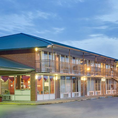Days Inn By Wyndham Newport Dış mekan fotoğraf
