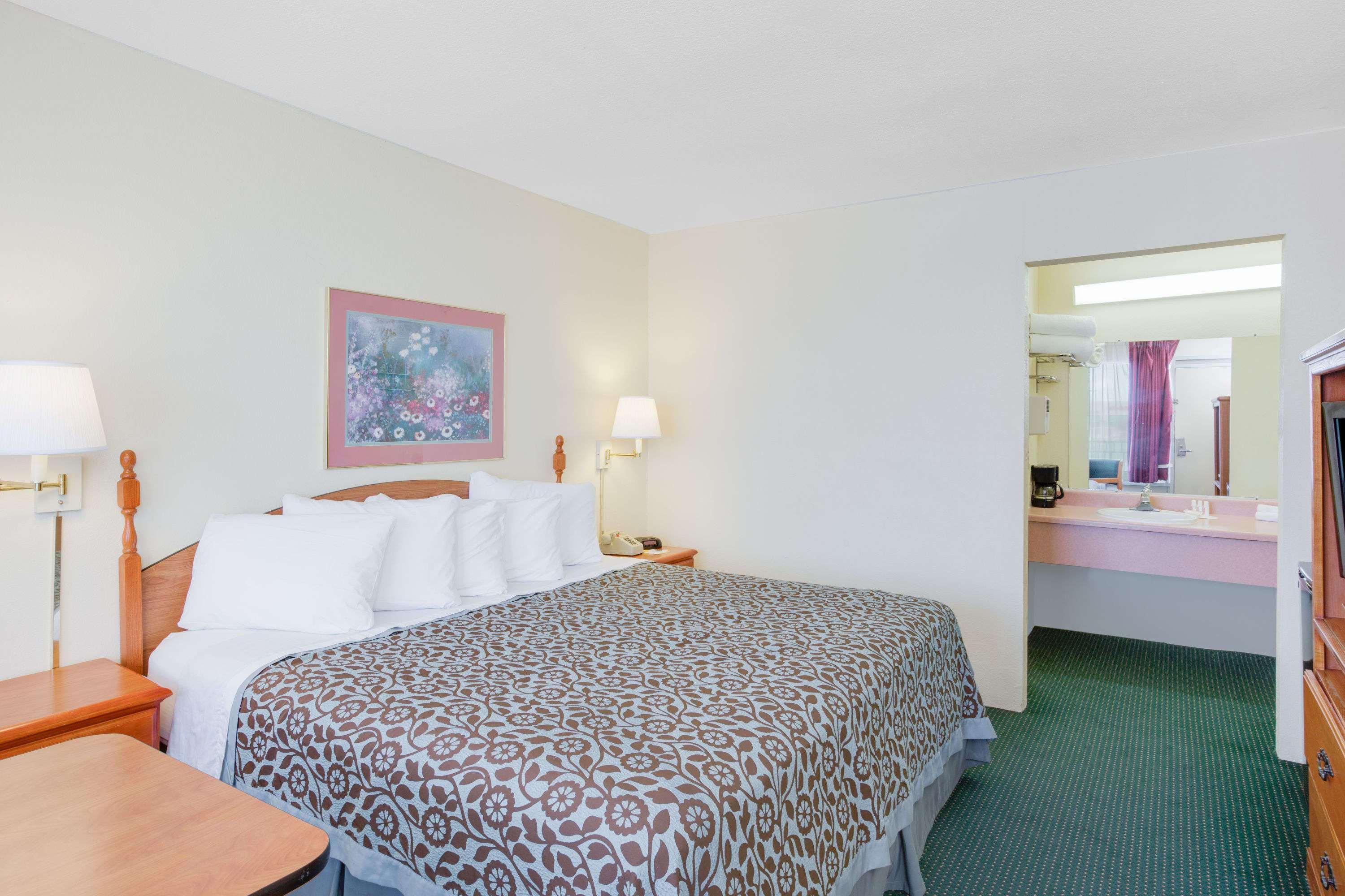 Days Inn By Wyndham Newport Dış mekan fotoğraf