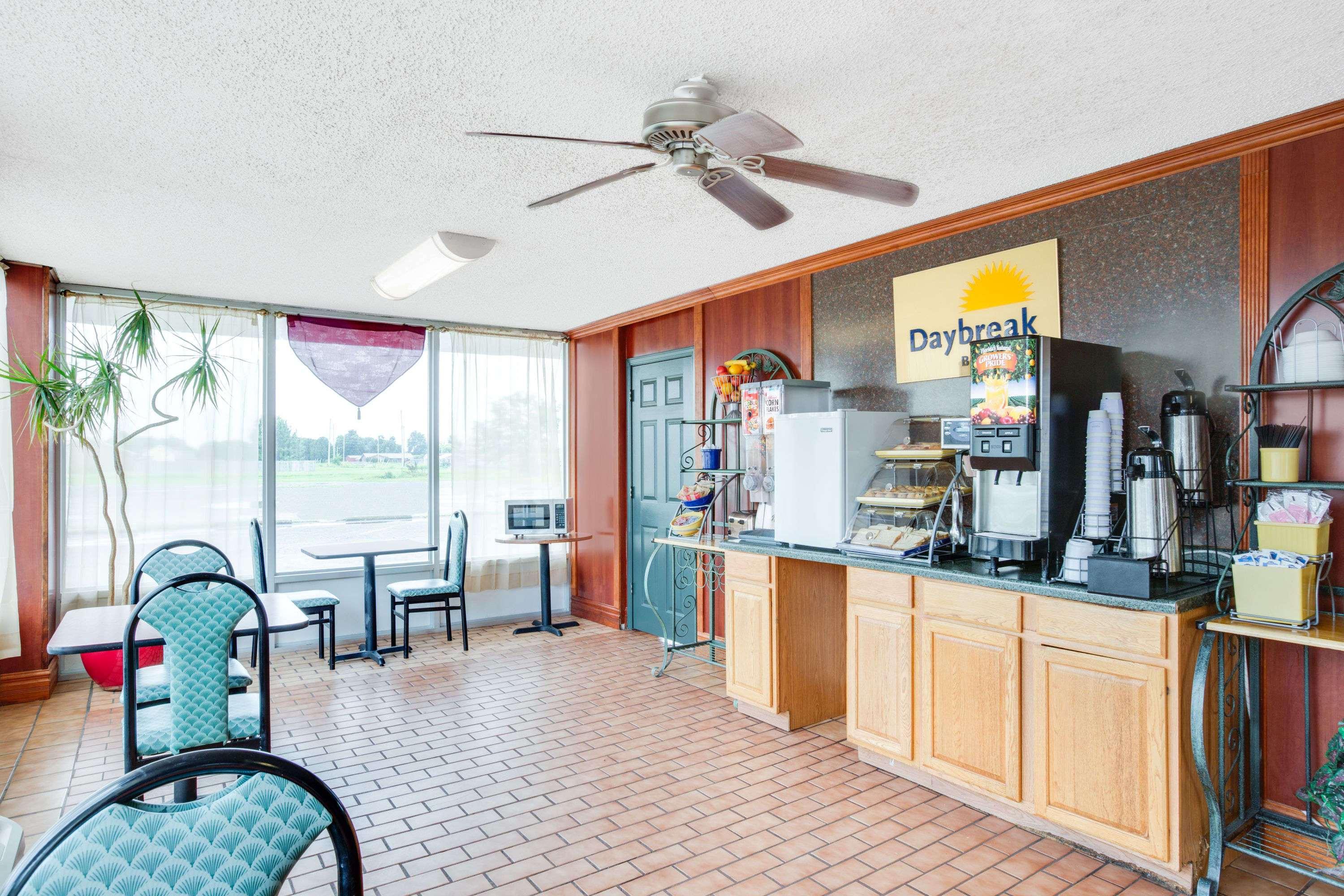 Days Inn By Wyndham Newport Dış mekan fotoğraf