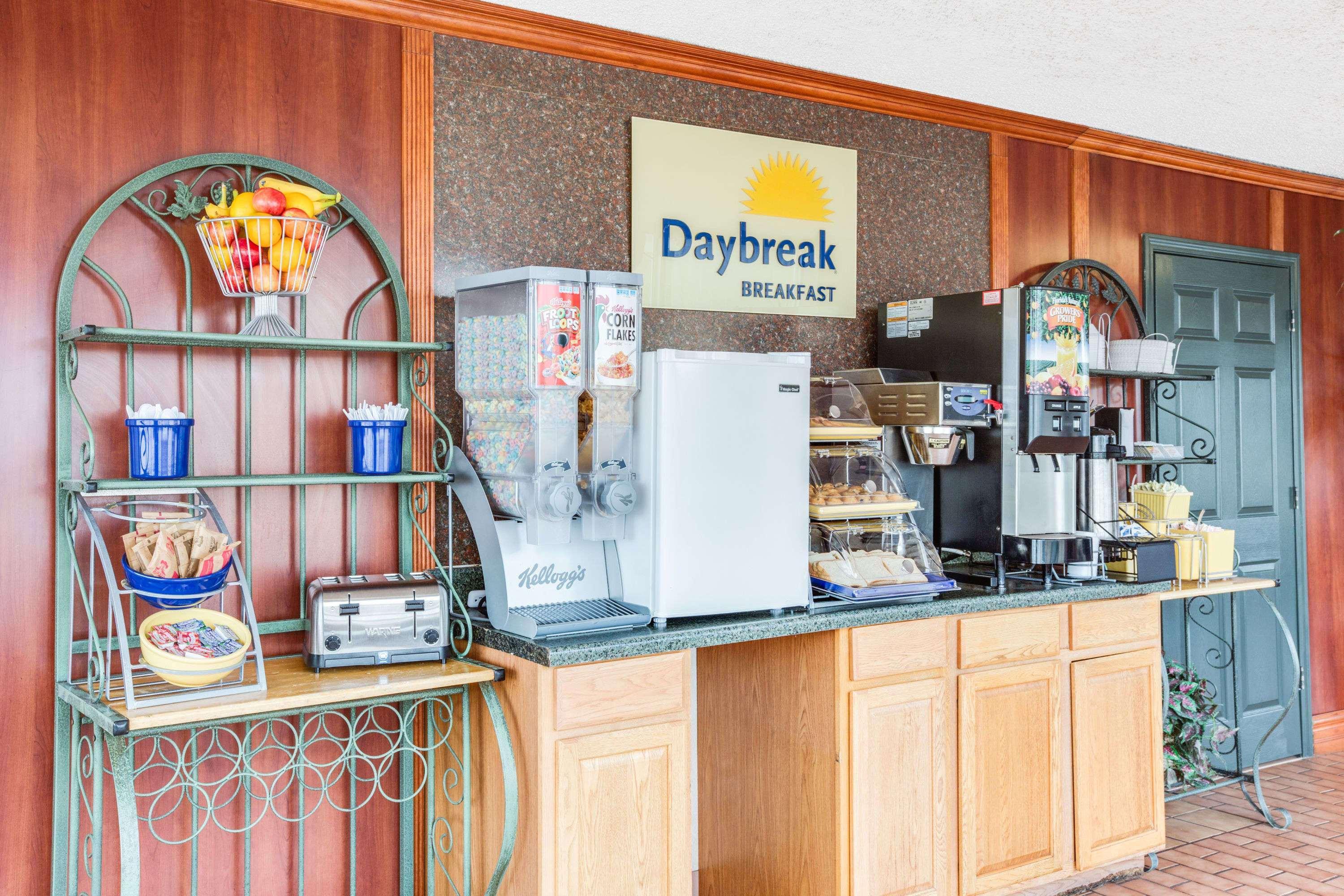 Days Inn By Wyndham Newport Dış mekan fotoğraf