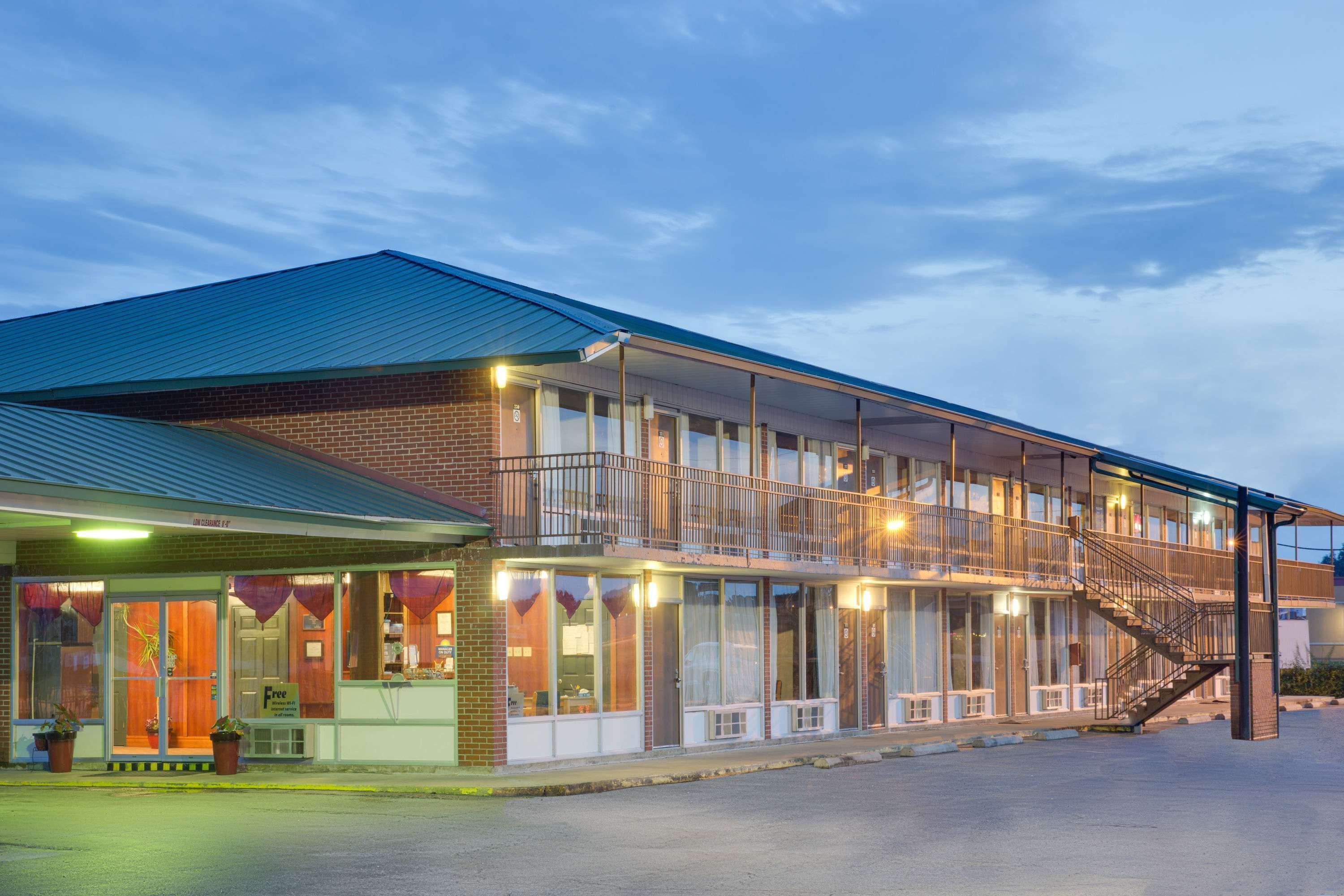 Days Inn By Wyndham Newport Dış mekan fotoğraf