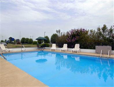 Days Inn By Wyndham Newport Konforlar fotoğraf